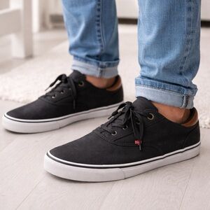 Levi’s Black Canvas Low Top Sneakers Men’s Size 9.5